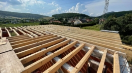 Montáž dreveného stropu a OSB  dosiek