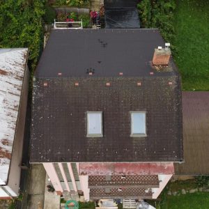 Rekonštrukcia strechy a výmena strašných okien VELUX - Pod strachou stav